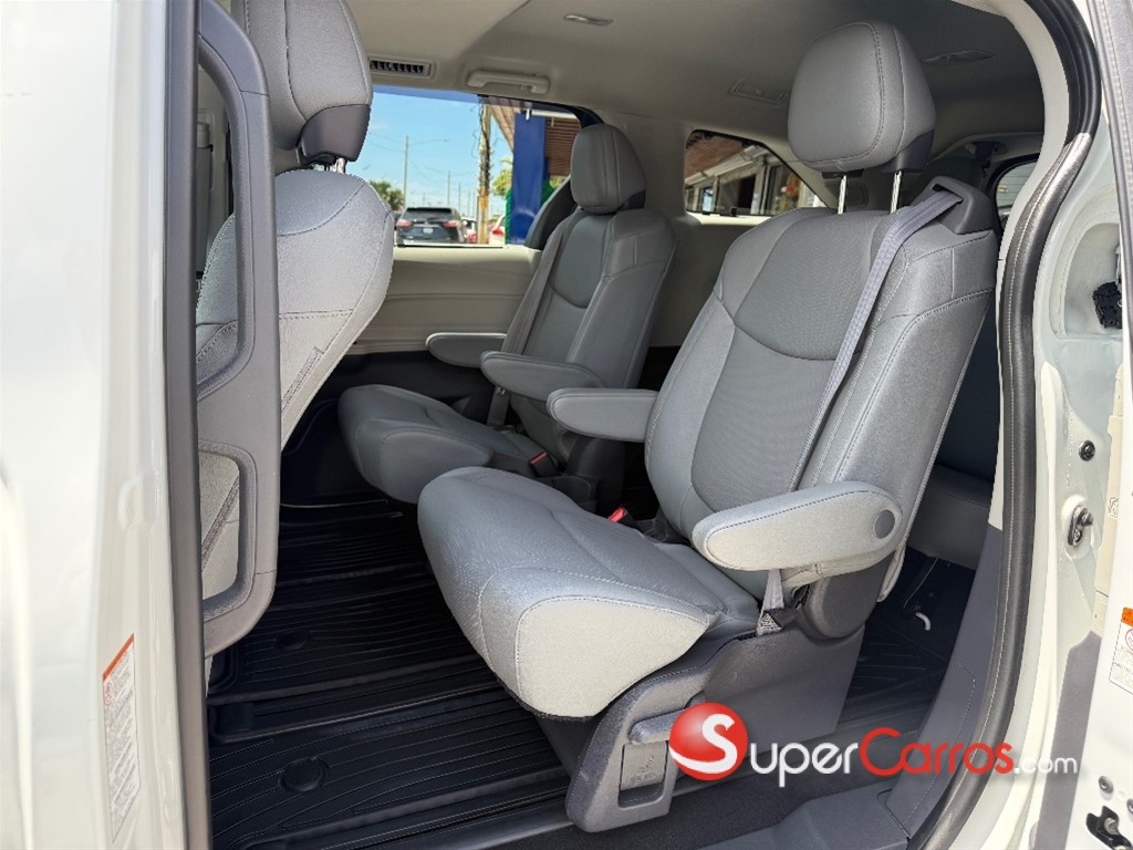 2021 Toyota Sienna Limited — foto 8 / 12