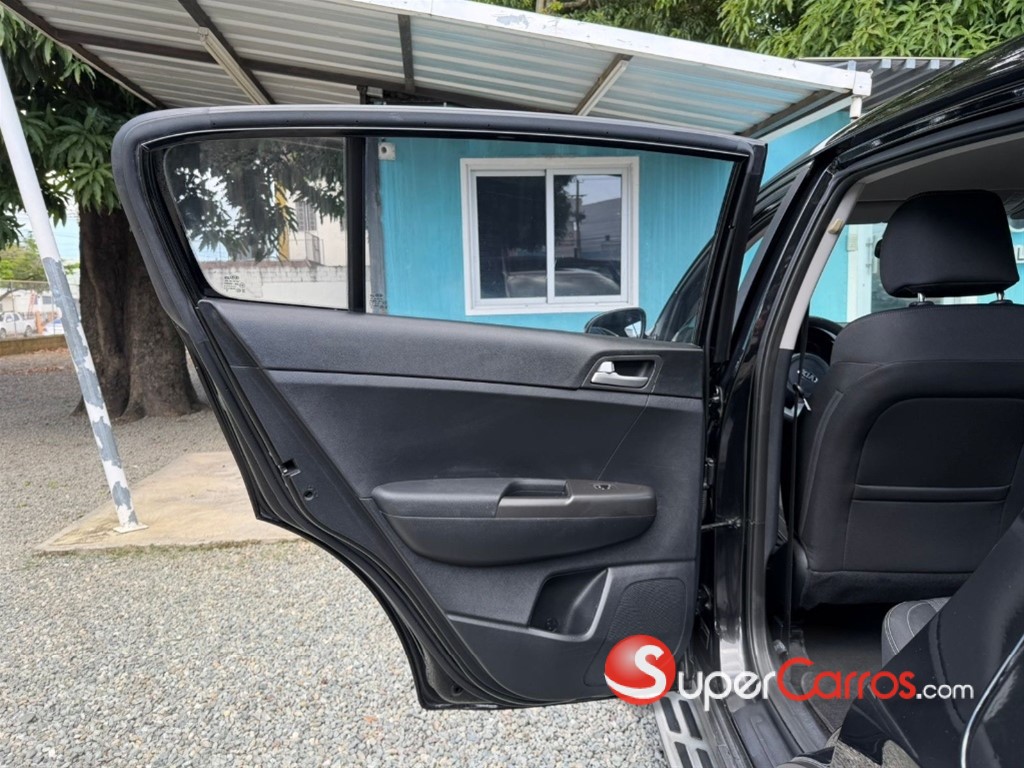 2020 Kia Sportage LX — foto 8 / 11