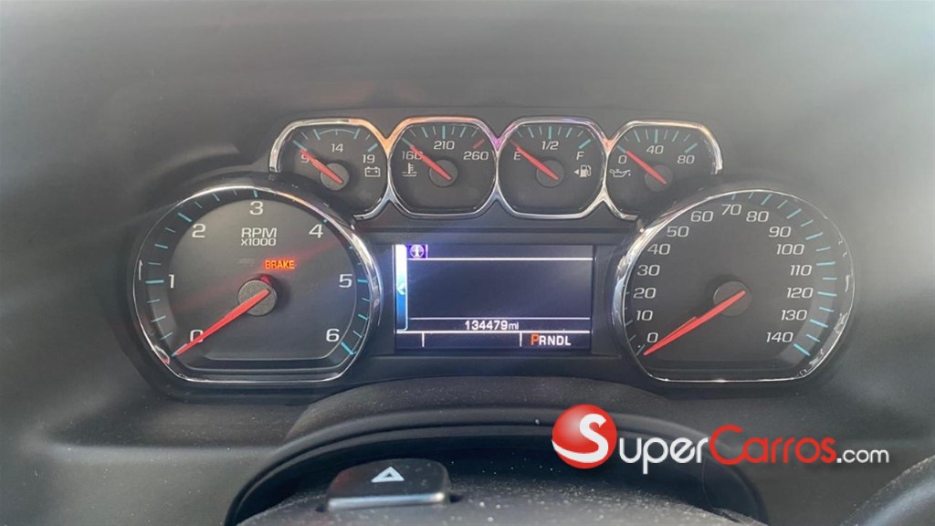 2018 Chevrolet Suburban LT — foto 9 / 10