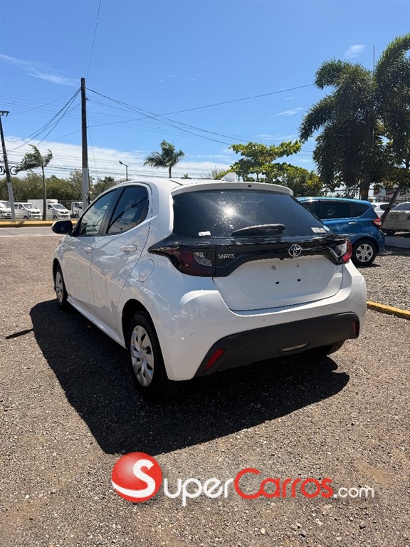 2020 Toyota Yaris Hatchback — foto 8 / 10