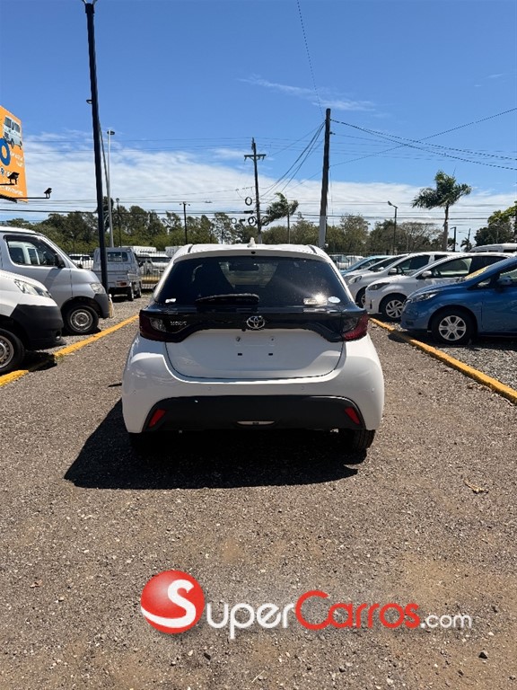 2020 Toyota Yaris Hatchback — foto 9 / 10