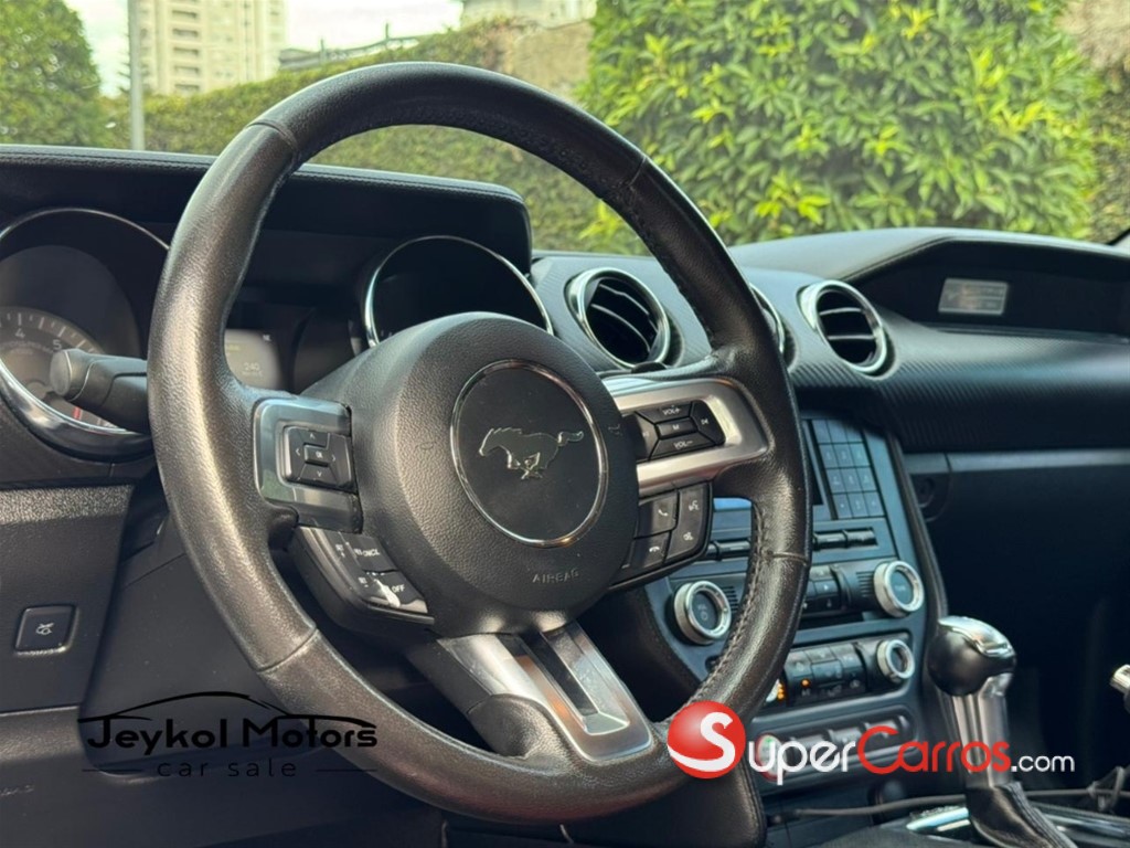 2015 Ford Mustang V6 — foto 3 / 12