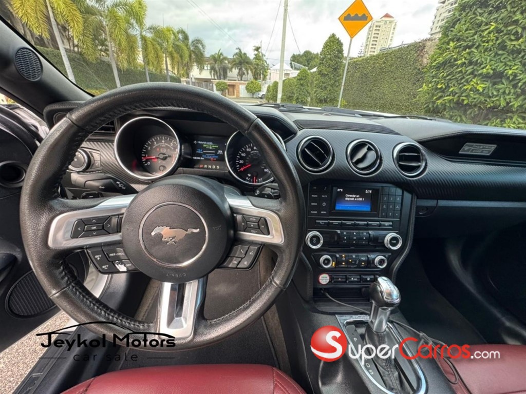 2015 Ford Mustang V6 — foto 4 / 12