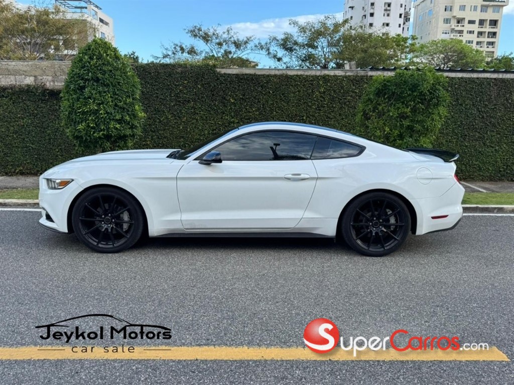 2015 Ford Mustang V6 — foto 11 / 12