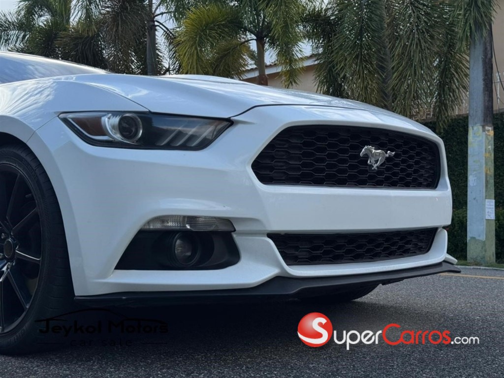2015 Ford Mustang V6 — foto 12 / 12