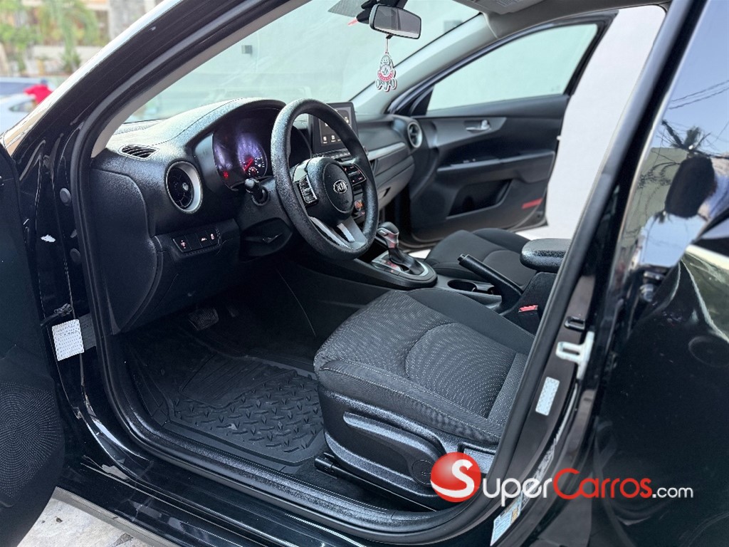 2021 Kia Forte LXS — foto 8 / 12