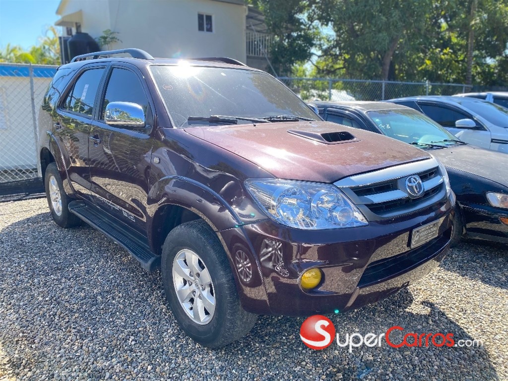 2007 Toyota Fortuner — foto 2 / 9
