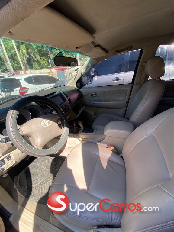 2007 Toyota Fortuner — foto 5 / 9