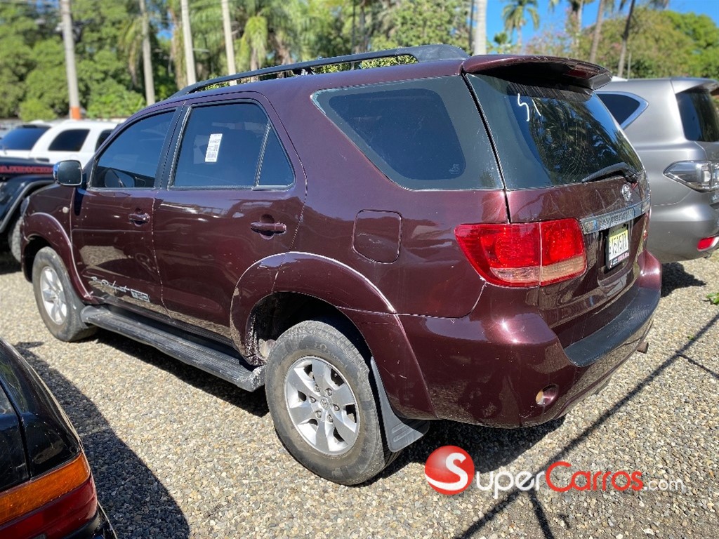 2007 Toyota Fortuner — foto 7 / 9