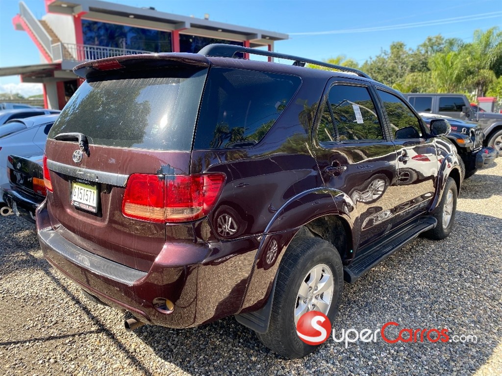 2007 Toyota Fortuner — foto 8 / 9