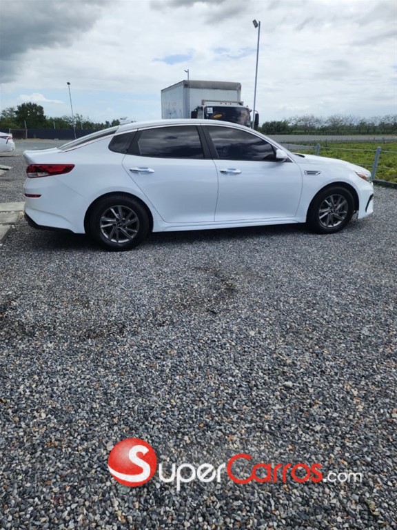 2020 Kia Optima FE — foto 2 / 12