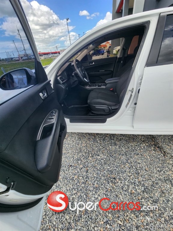 2020 Kia Optima FE — foto 6 / 12