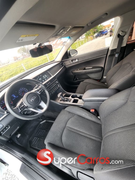 2020 Kia Optima FE — foto 8 / 12