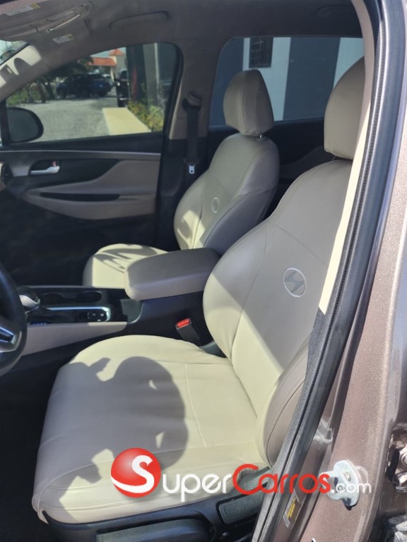 2019 Hyundai Santa Fe SE — foto 9 / 12