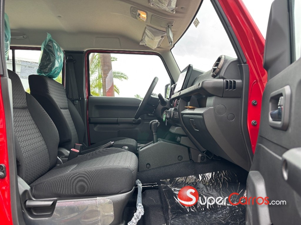 2027 Suzuki Jimny GLX — foto 6 / 8