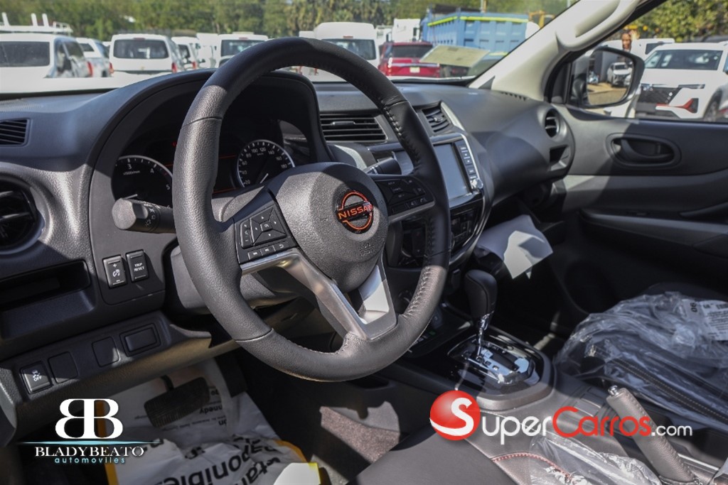 2026 Nissan Frontier Pro-4X — foto 2 / 12