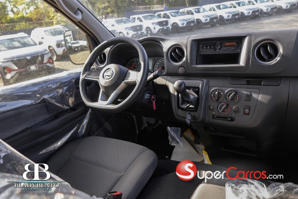 2026 Nissan Urvan — foto 11 / 12