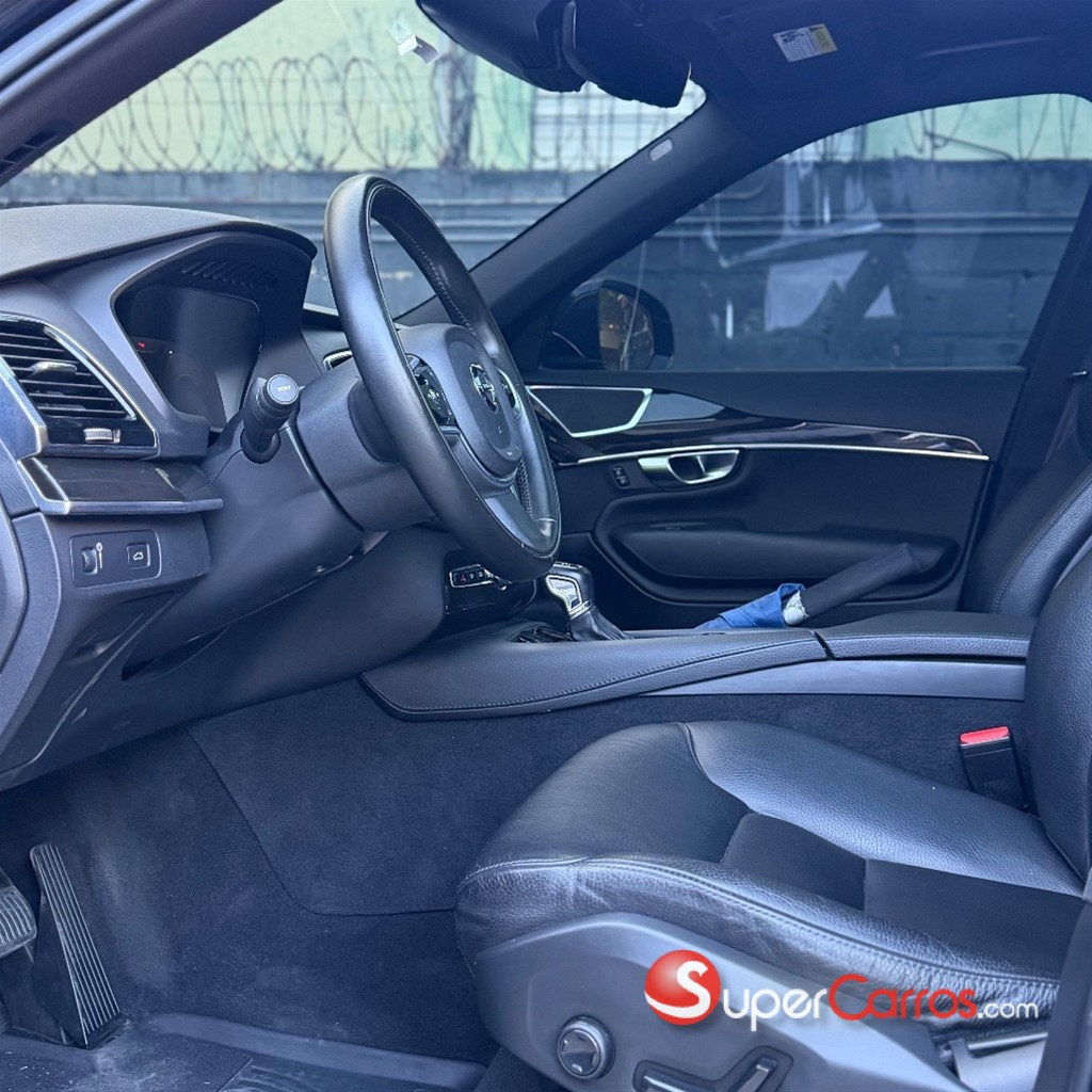 2018 Volvo XC90 Momentum T6 — foto 9 / 10