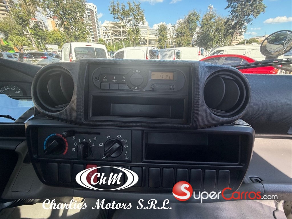 2026 Hino 200 230L — foto 6 / 8