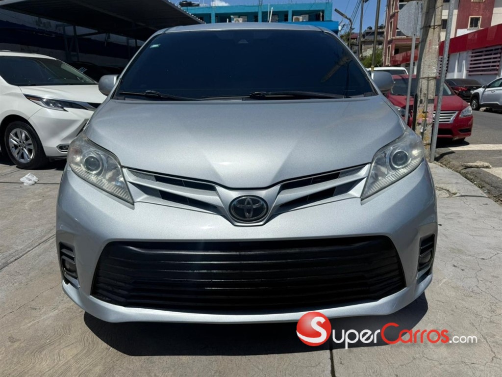 2020 Toyota Sienna CE — foto 2 / 12