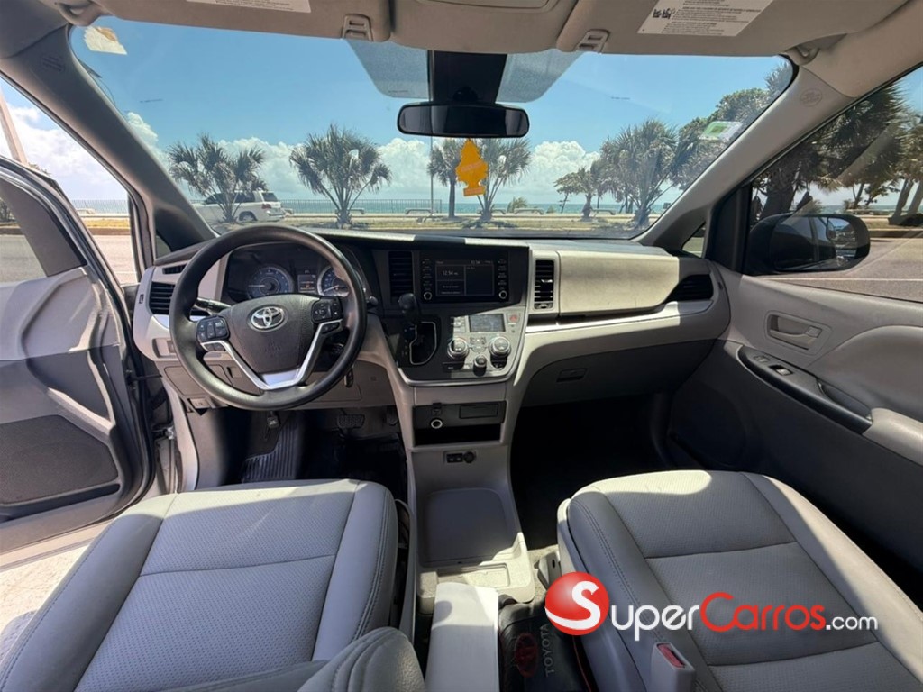 2020 Toyota Sienna CE — foto 3 / 12