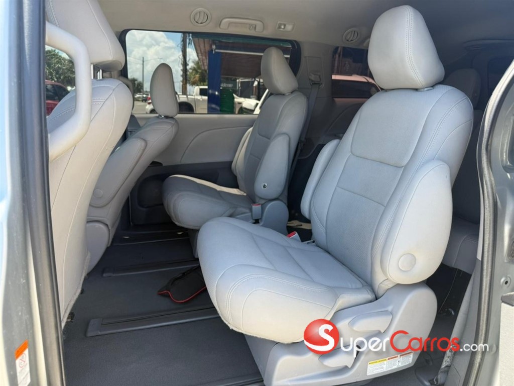 2020 Toyota Sienna CE — foto 4 / 12
