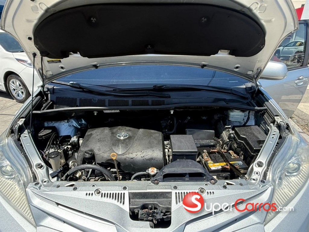 2020 Toyota Sienna CE — foto 11 / 12