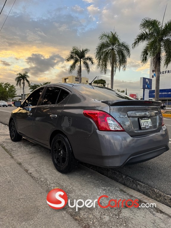 2018 Nissan Versa — foto 4 / 8