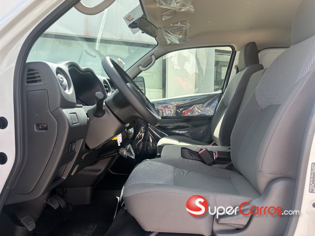 2026 Nissan Urvan Cargo — foto 2 / 10