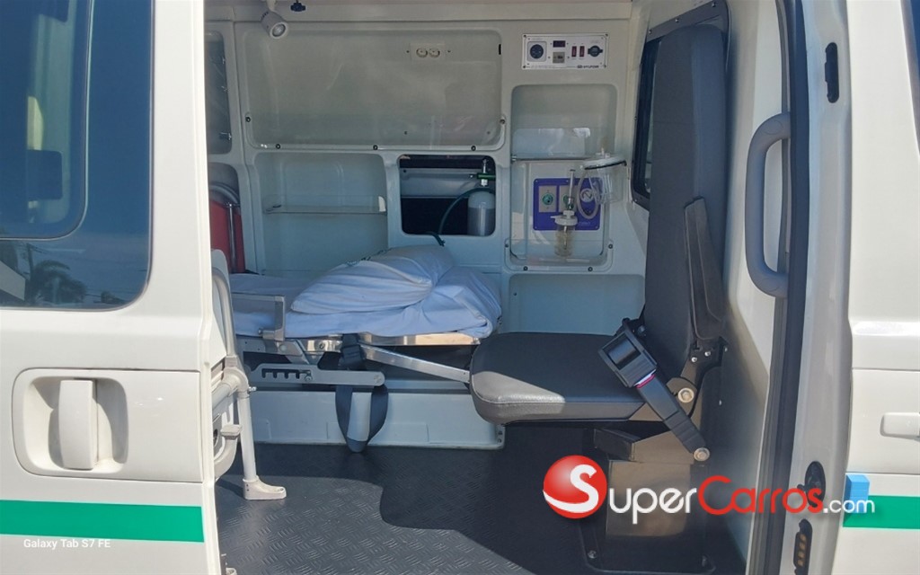 2015 Hyundai Grand Starex AMBULANCIA — foto 9 / 10