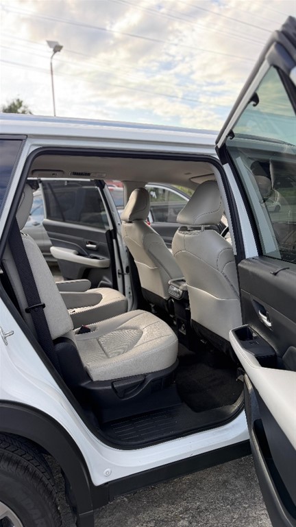 2024 Toyota Grand Highlander XLE — foto 3 / 9
