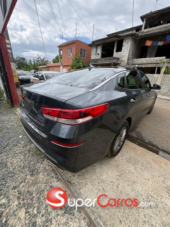 2020 Kia Optima LX — foto 9 / 12
