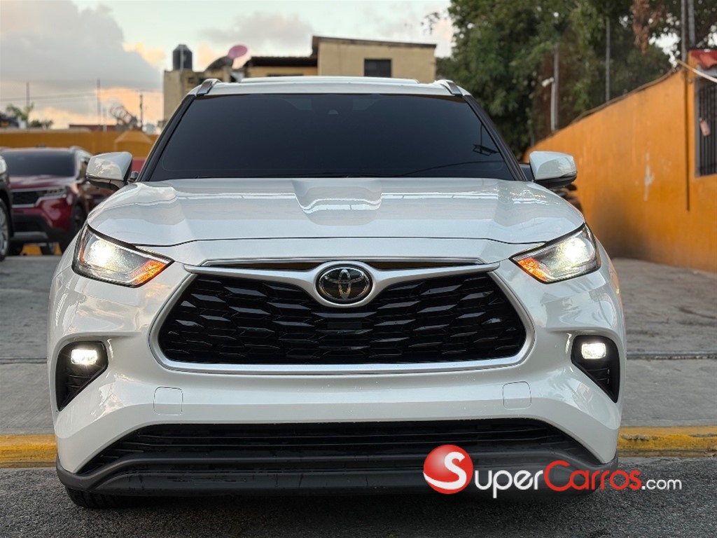 2021 Toyota Highlander XLE — foto 2 / 10