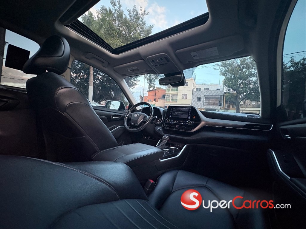 2021 Toyota Highlander XLE — foto 4 / 10
