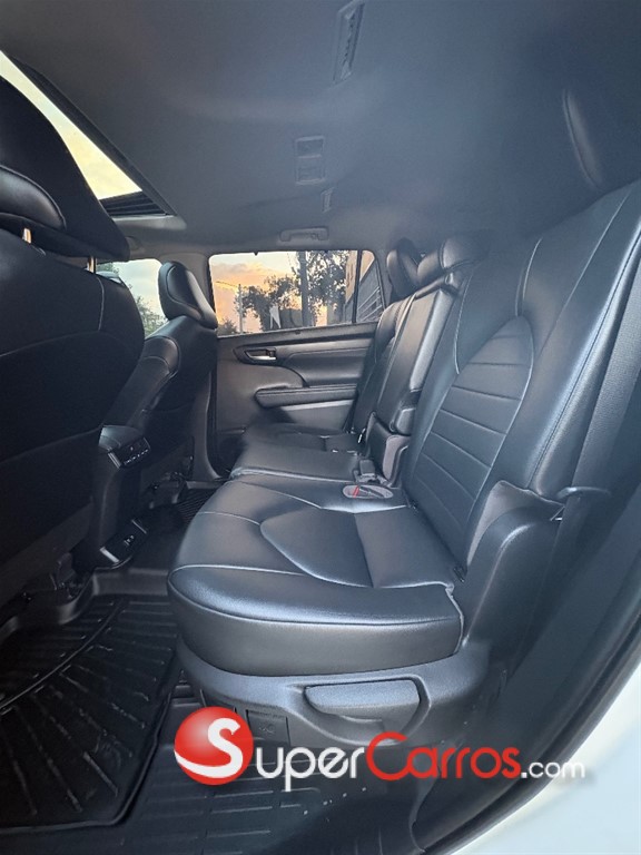 2021 Toyota Highlander XLE — foto 6 / 10