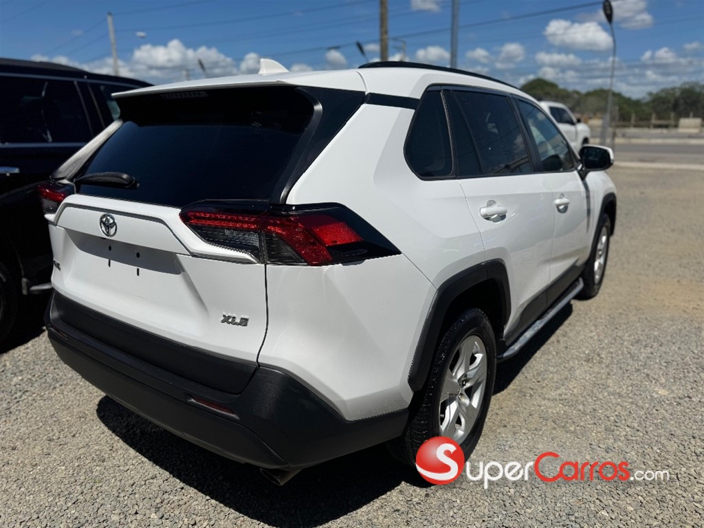 2020 Toyota RAV4 XLE — foto 4 / 11