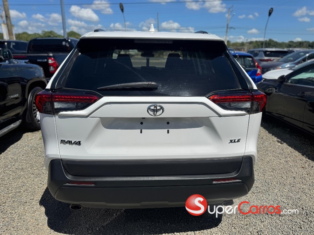 2020 Toyota RAV4 XLE — foto 5 / 11
