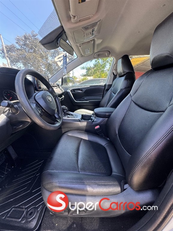 2020 Toyota RAV4 XLE — foto 9 / 11