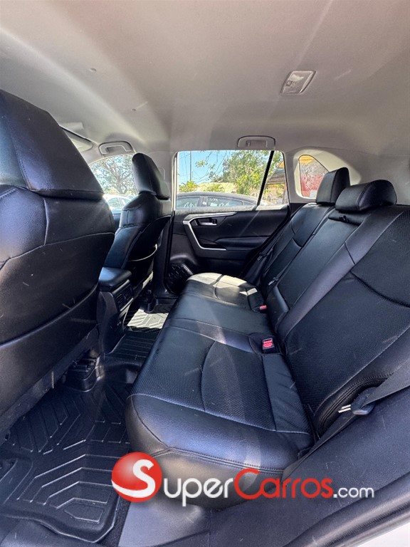 2020 Toyota RAV4 XLE — foto 10 / 11