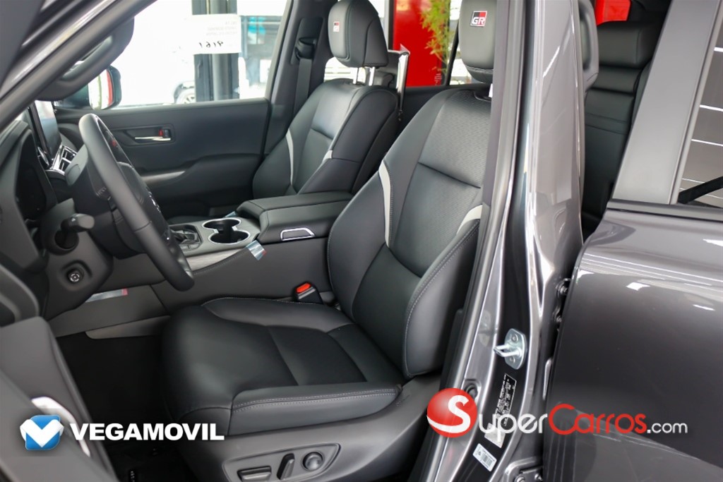 2026 Toyota Land Cruiser GR SPORT — foto 6 / 12