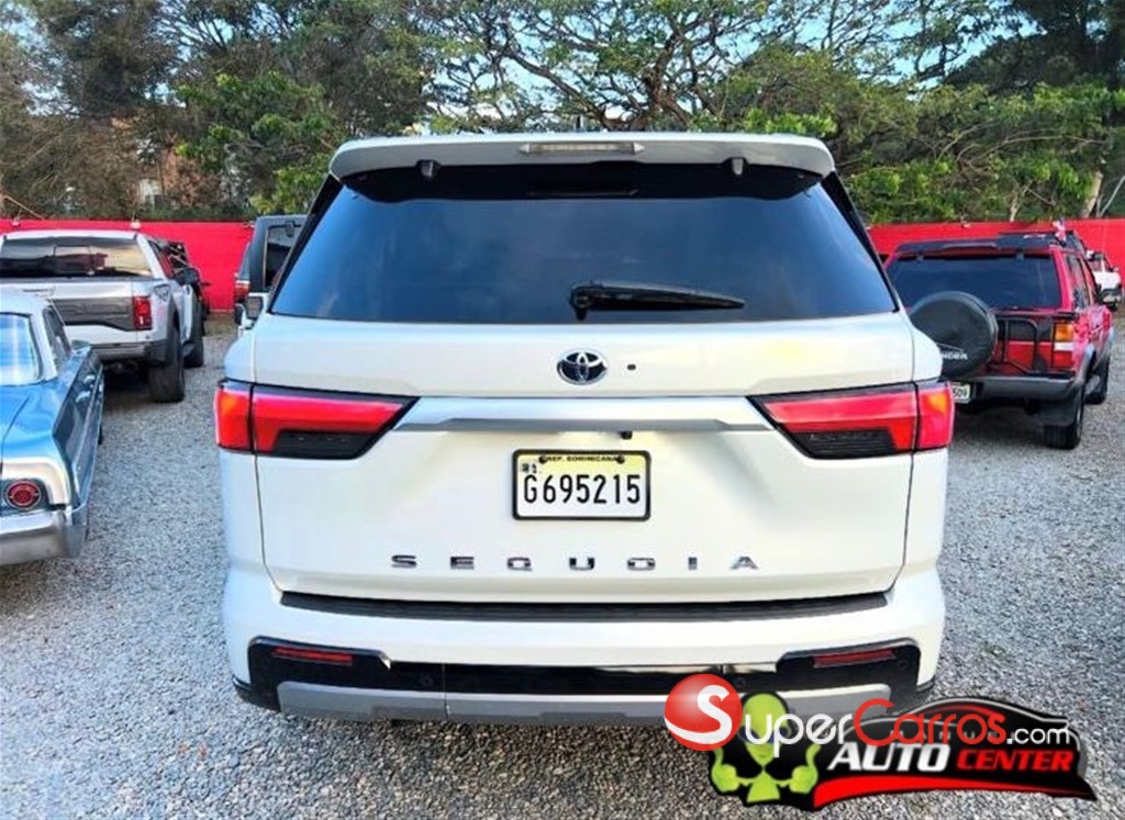 2023 Toyota Sequoia Capstone — foto 7 / 12