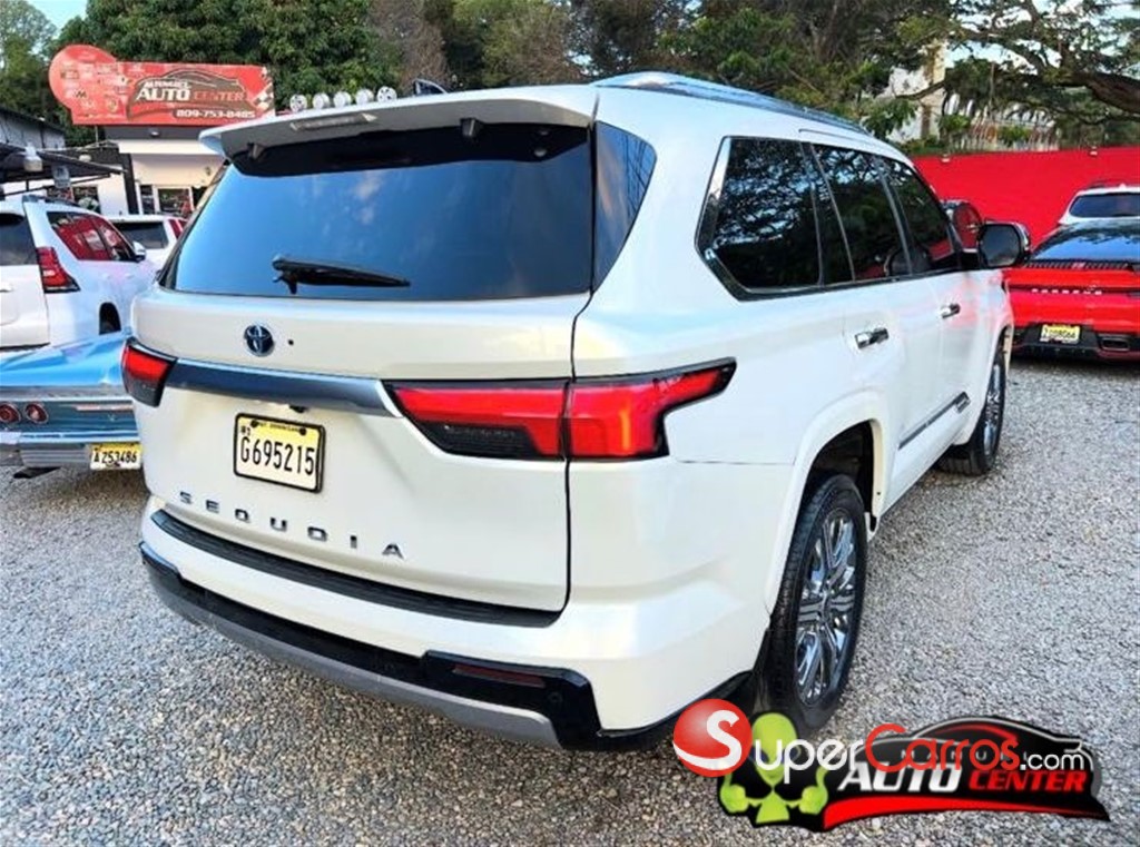 2023 Toyota Sequoia Capstone — foto 8 / 12