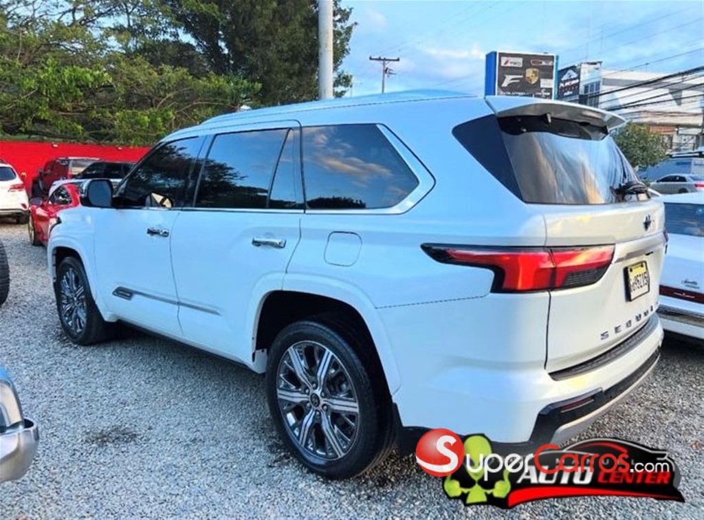 2023 Toyota Sequoia Capstone — foto 10 / 12
