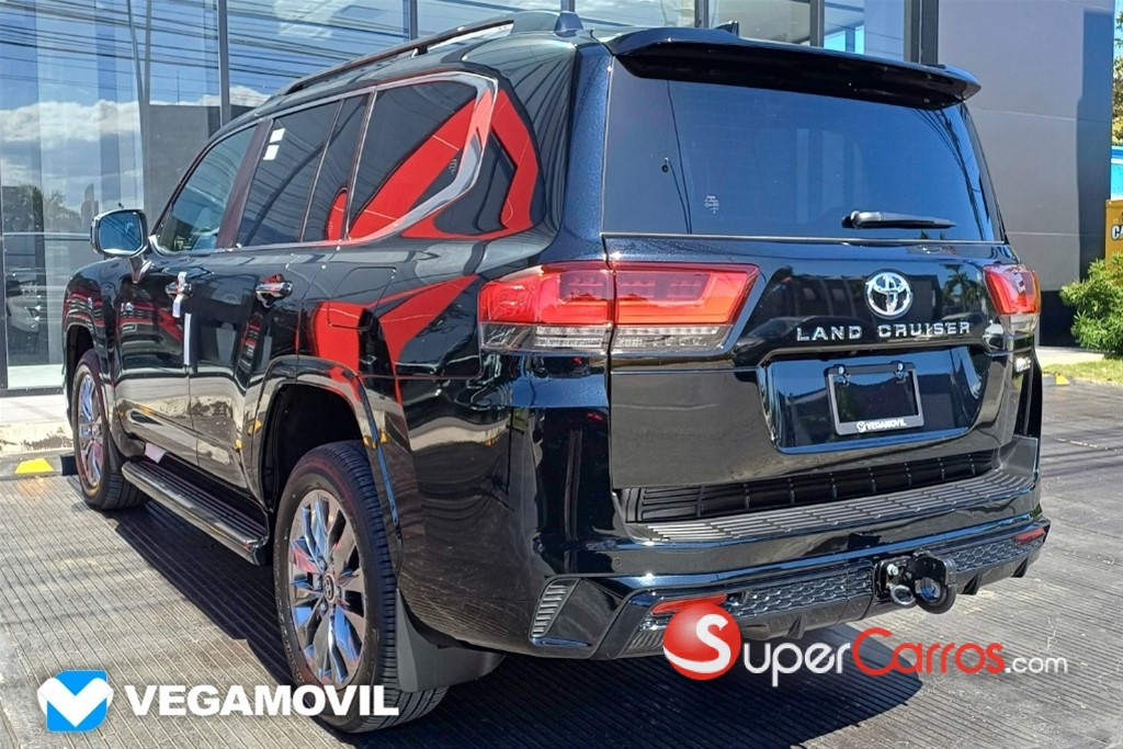 2027 Toyota Land Cruiser VXR — foto 2 / 12