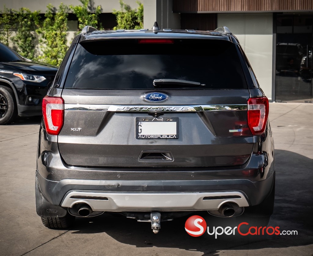 2016 Ford Explorer XLT 4WD — foto 8 / 9