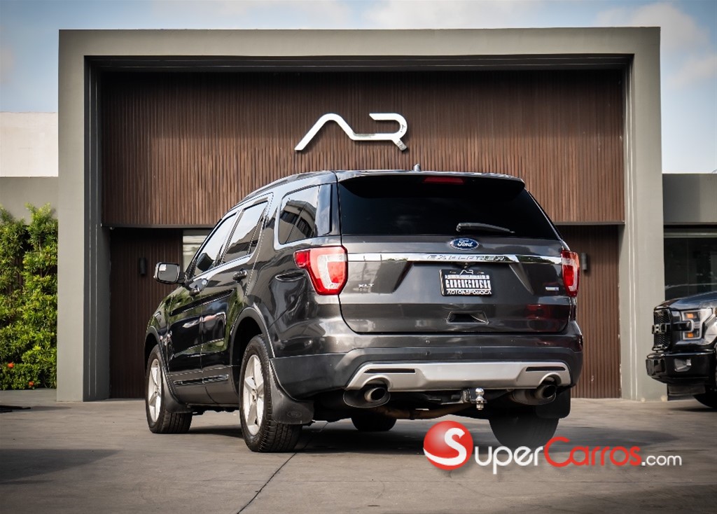 2016 Ford Explorer XLT 4WD — foto 9 / 9