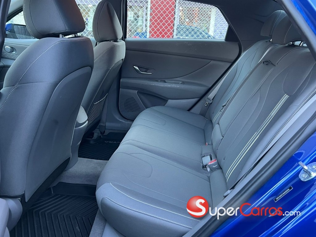 2021 Hyundai Elantra SEL — foto 11 / 12