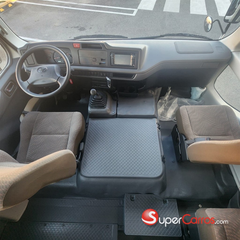 2026 Toyota Coaster — foto 8 / 10