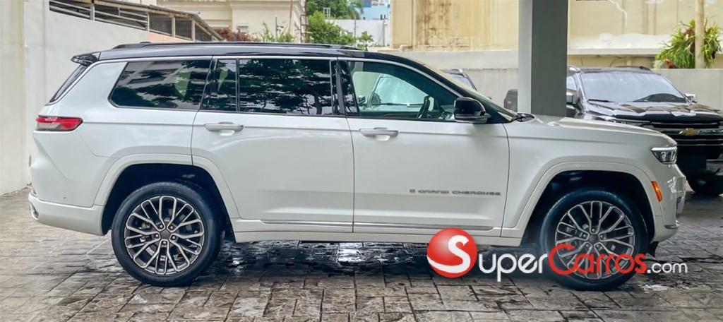 2025 Jeep Grand Cherokee Summit Reserve — foto 3 / 12