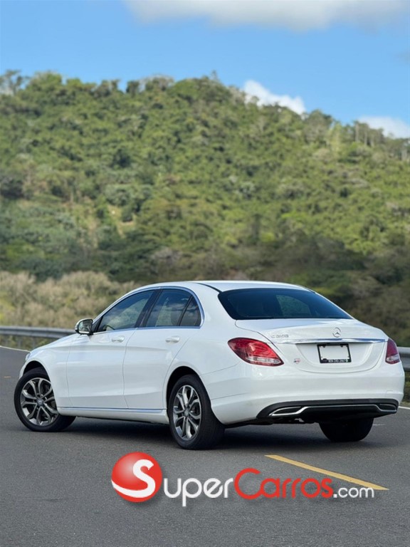 2017 Mercedes-Benz Clase C 250 — foto 3 / 12